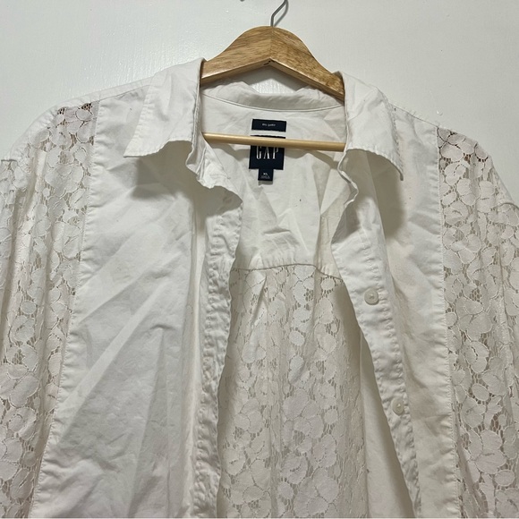 Gap lace button down. Size xl. - Picture 2 of 5
